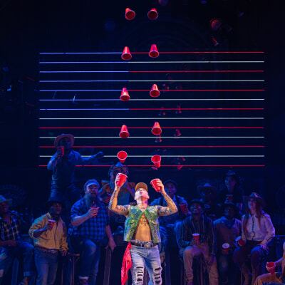A juggler from Cirque du Soleil Songblazers
